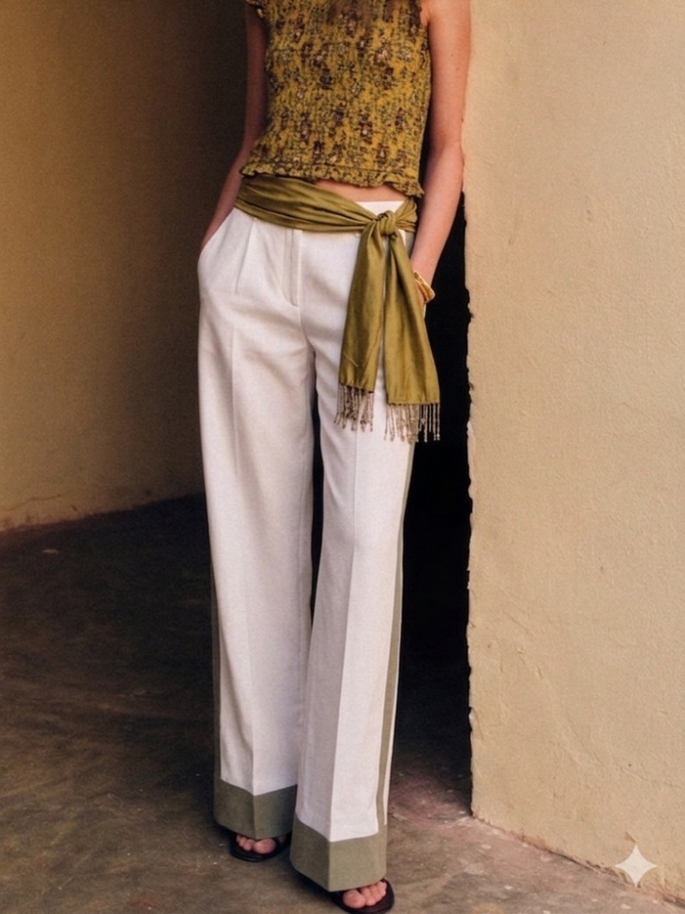 Banana Republic White Tailored Summer Pants with Taupe Stripe - Size 4 BNWT